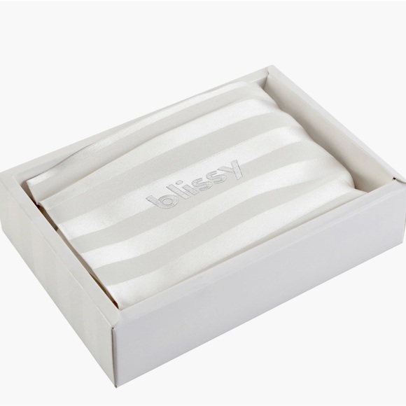 Blissy 22-Momme 100% Mulberry Silk Pillowcase White Striped Queen Size 20"x 30” - Picture 2 of 8